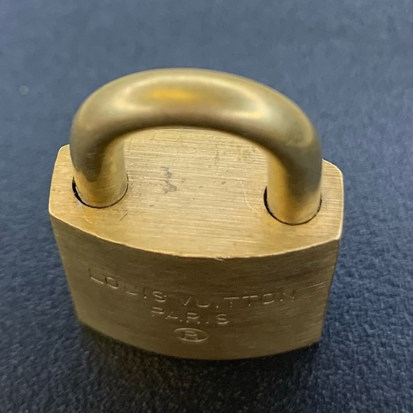 Louis Vuitton 100 Series~EXTREMELY RARE #122(no key) W/COA - Picture 7 of 8